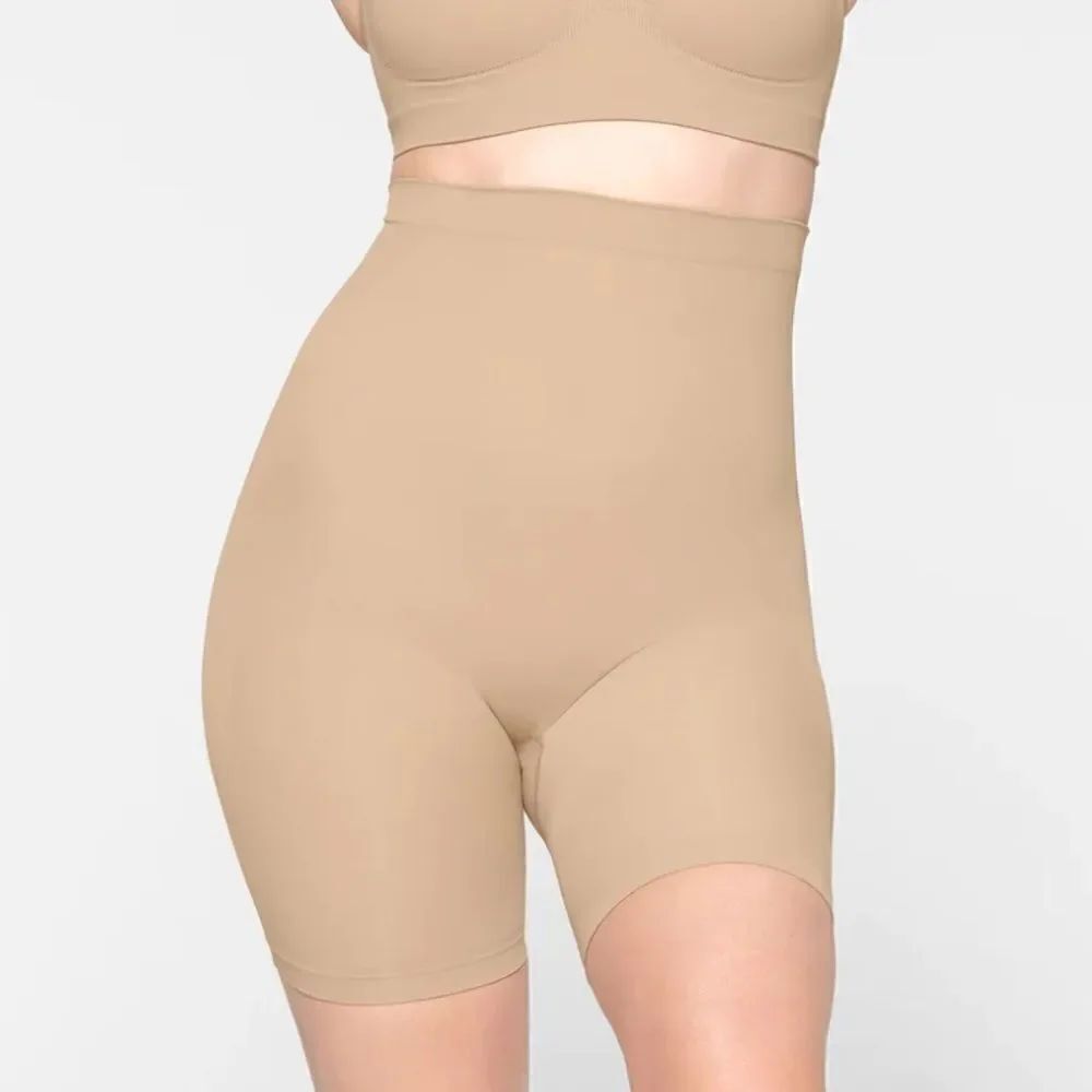 NWT SKIMS Seamless Sculpt Mid Thigh Shaping Shorts In Clay Nude